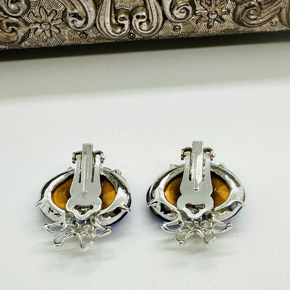 Vintage Blue Crystal Clip Earrings - Picture 6 of 12
